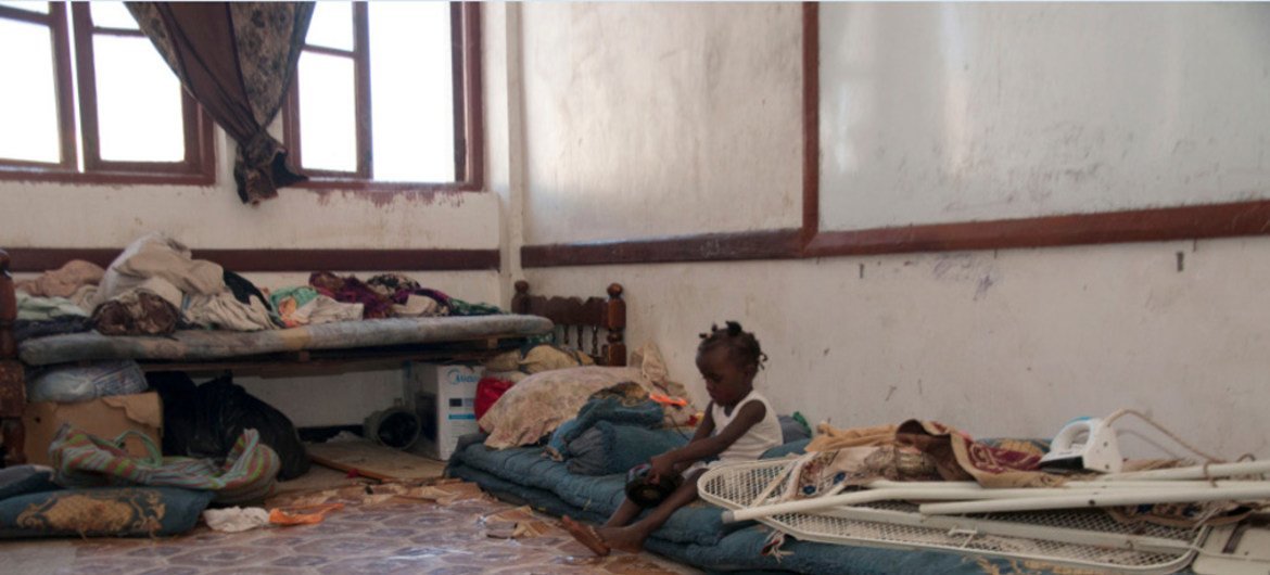 El hacinamiento presenta riesgos para la salud, especialmente para los niños de Yemen. 