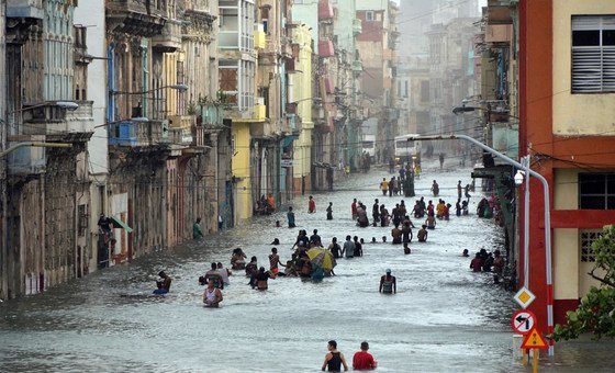 Наводнение  в  Гаване, Куба, после урагана  Ирма . 