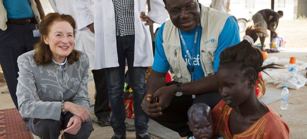 In South Sudan, UNICEF Executive Director Henrietta H. Fore (left) and UNICEF Head of Nutrition Joseph Senesie (in blue) speak with patients at Al Sabbah Hospital, where UNICEF is implementing a nutrition programme, in Juba, the capital.
