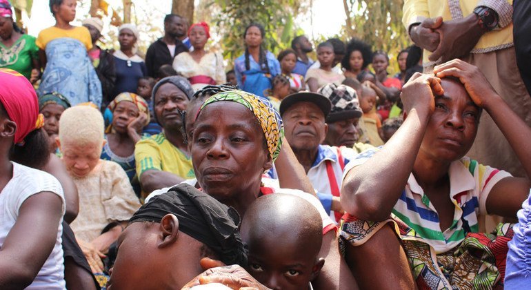 Familias camerunesas buscan refugio en Utanga, en Nigeria. 