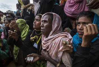 Rohingya refugees wait for a food distribution in Kutupalong camp, Cox’s Bazar Bangladesh.