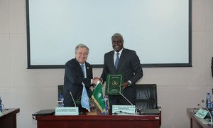 In Addis Ababa, Ethiopia, United Nations Secretary-General António Guterres and Moussa Faki, Chairperson of the African Union Commission, sign a Framework Agreement between the two organizations.