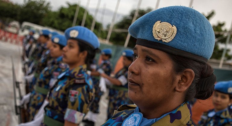 En Haití, una unidad de policía constituida por mujeres prestó servicio junto con MINUSTAH, la misión de la ONU en la zona, desde 2015 hasta octubre de 2017, momento en el que concluyó su labor. Fotografía del contingente en la ceremonia de despedida. 