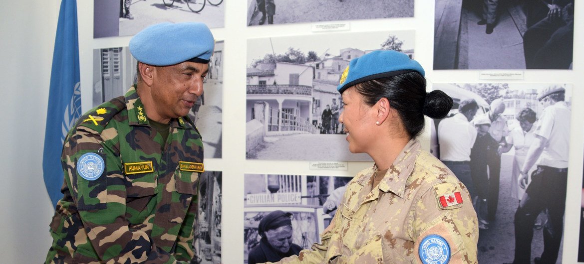 Major General Mohammad Humayun Kabir of Bangladesh, Force Commander of UN Peacekeeping Force in Cyprus (UNFICYP) shaking hands with a female peacekeeper.