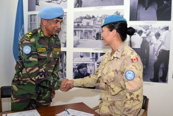 Major General Mohammad Humayun Kabir of Bangladesh, Force Commander of UN Peacekeeping Force in Cyprus (UNFICYP) shaking hands with a female peacekeeper.
