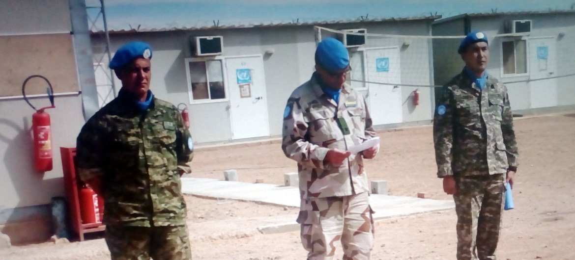 Военный наблюдатель Жортанов из Казахстана (на фото справа) в Миссии ООН по проведению референдума в Западной Сахаре   