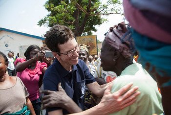 نائبة منسق الأمم المتحدة للإغاثة الطارئة أورسولا مولر تلتقي السيدات النازحات في مقاطعة بويلاتا في بانغي خلال زيارتها لجمهورية أفريقيا الوسطى