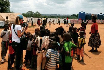 Margarida Loureiro com refugiados em Angola.