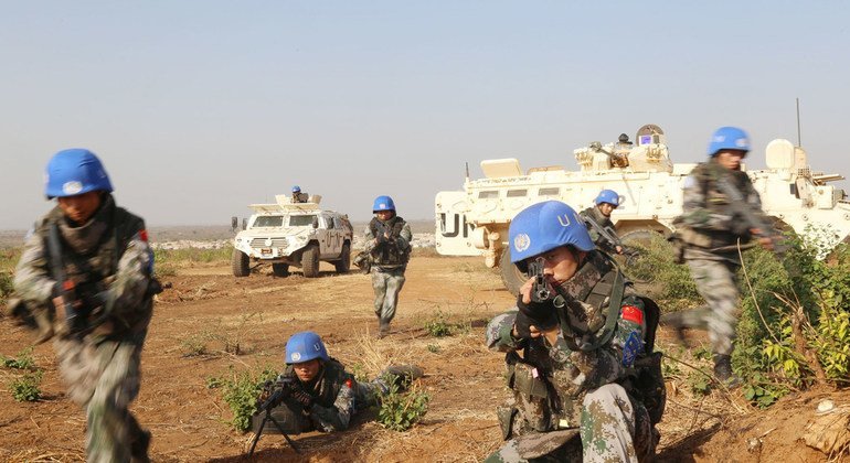 针对南苏丹朱巴复杂严峻的安全形势，中国第4批赴南苏丹（朱巴）维和步兵营组织应急演练。