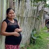 Una joven indígena de San Lorenzo, Datem del Marañón, en Perú, espera su segundo hijo.