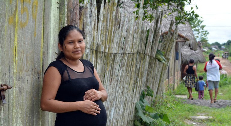 Una joven indígena de San Lorenzo, Datem del Marañón, en Perú, espera su segundo hijo.