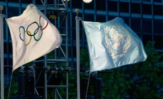 The United Nations and the Olympic flags raised at UN Headquarters. (file)