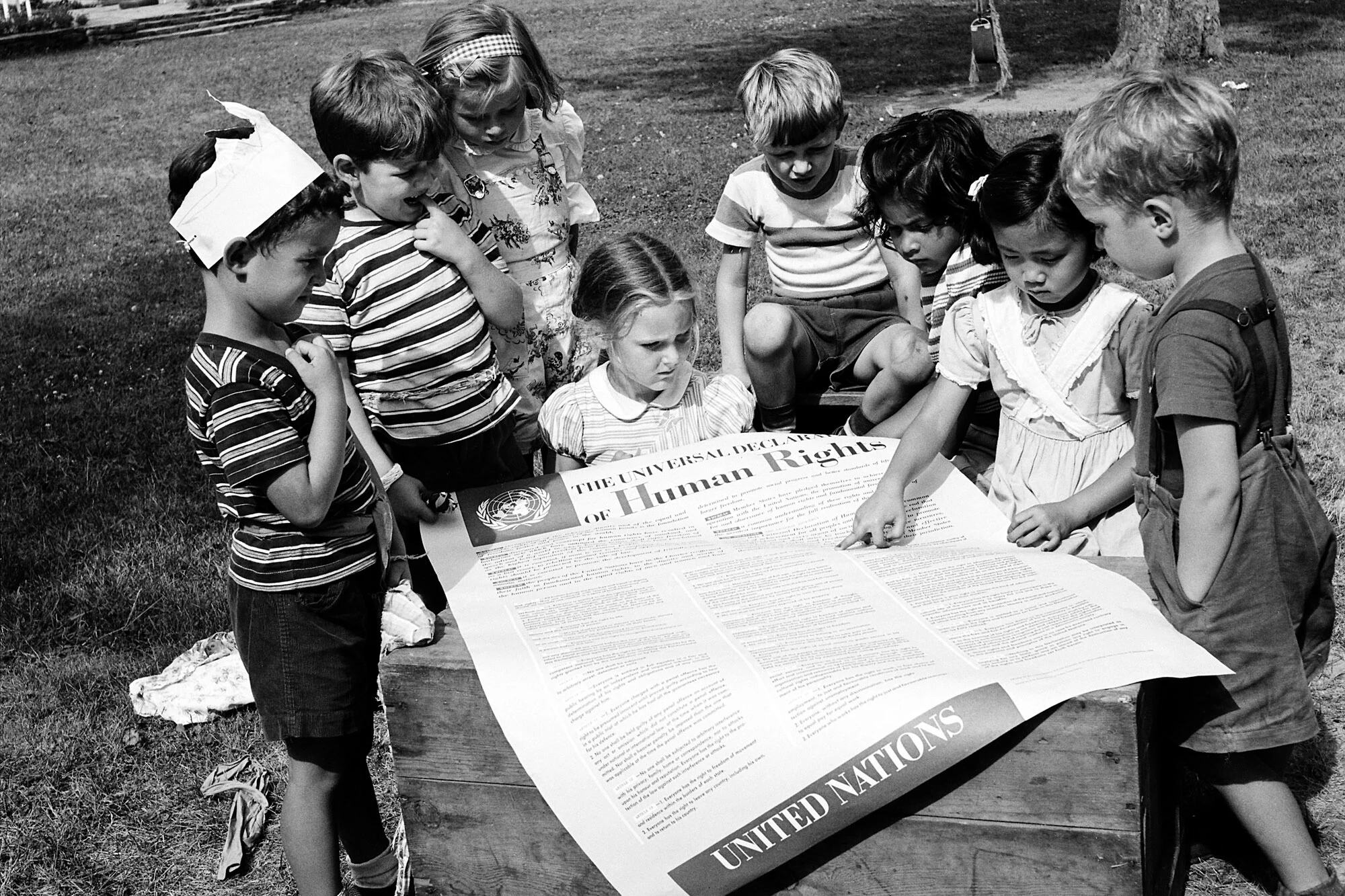 Young children read the Universal Declaration of Human Rights at a playground in 1950. (Archive)