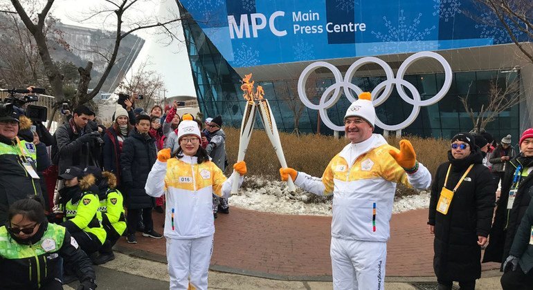 Le Président de l'Assemblée générale des Nations Unies, Miroslav Lajcak, prend part au relais de la torche olympique à PyeongChang, en Corée du Sud