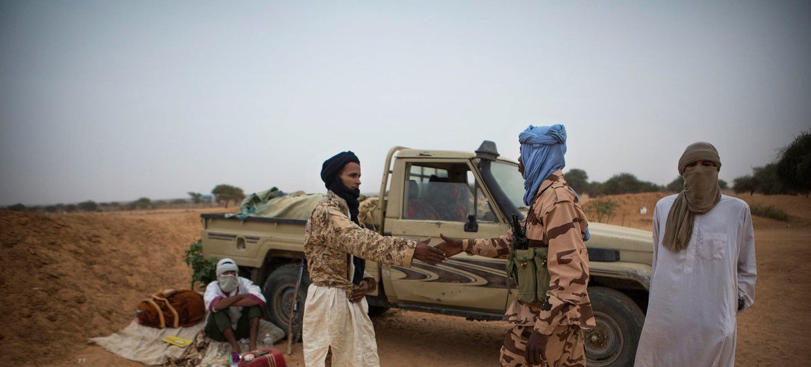Des Casques bleus tchadiens en patrouille dans les rues de Kidal, au Mali, en décembre 2016.