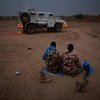 En patrouille, les Casques bleus au Mali s'arrêtent très peu.