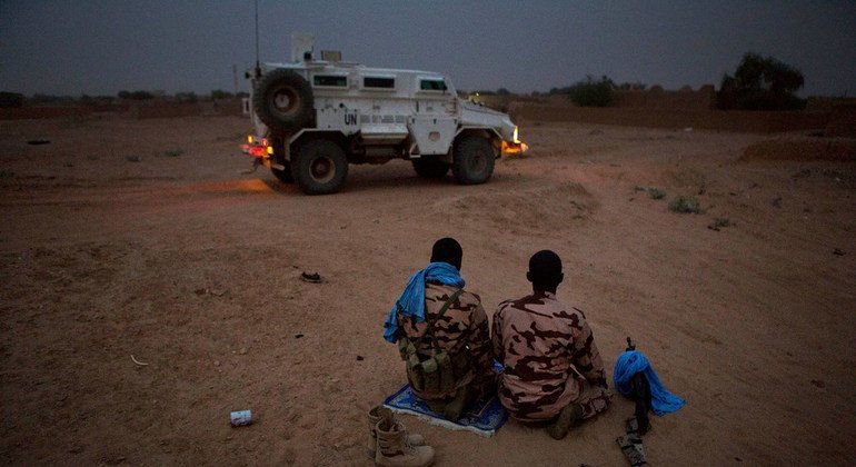 En patrouille, les Casques bleus au Mali s'arrêtent très peu.