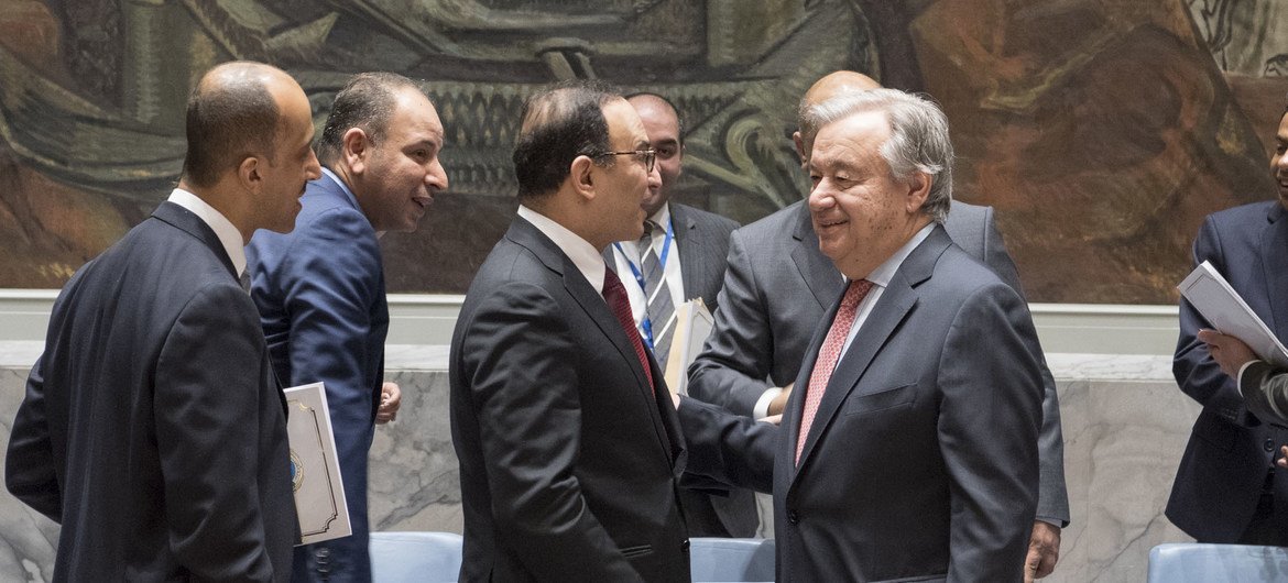 联合国秘书长古特雷斯出席就中东局势问题举行的安理会会议。