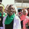 الناشطة السودانية الأمريكية امتثال (إيمي) محمود مع مجموعة من الفتيات يسيرن على الأقدام من الفاشر إلى الخرطوم لتحقيق حلم السلام في السودان.