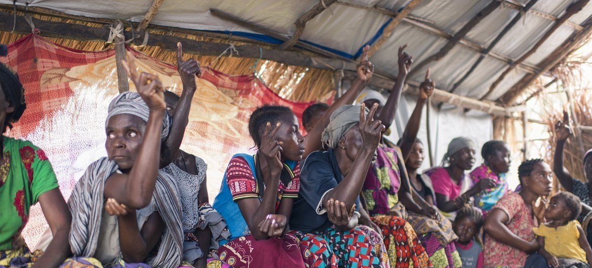Group of Congolese women showing the number of their children who have been abducted from their families during the conflict in Tanganyika province.
