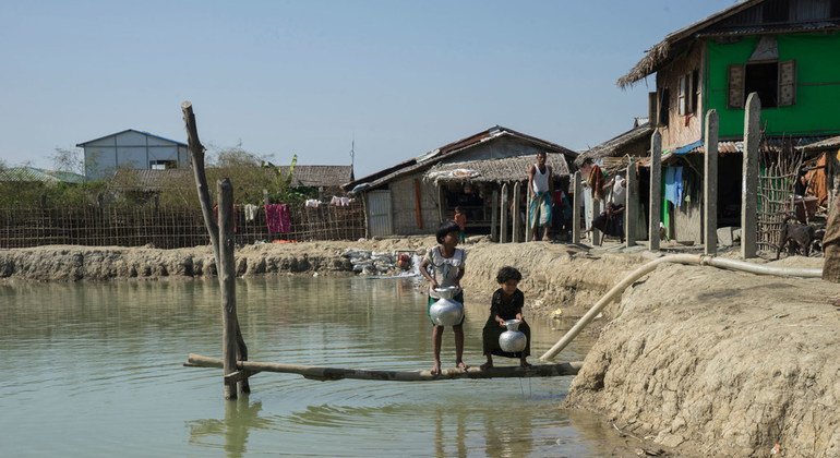 В ЮНИСЕФ призывают вспомнить о забытых детях из числа рохинджа, оставшихся в Мьянме и живущих в чудовищных условиях в лагерях в штате Ракхайн 