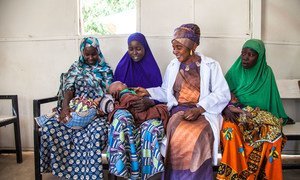 Amina Shallangwa, a UNICEF-supported midwife (third from left), talks with new mothers at a UNICEF-supported health clinic in Muna Garage IDP camp, Maiduguri, Borno State, northeast Nigeria, in 25 January 2018.