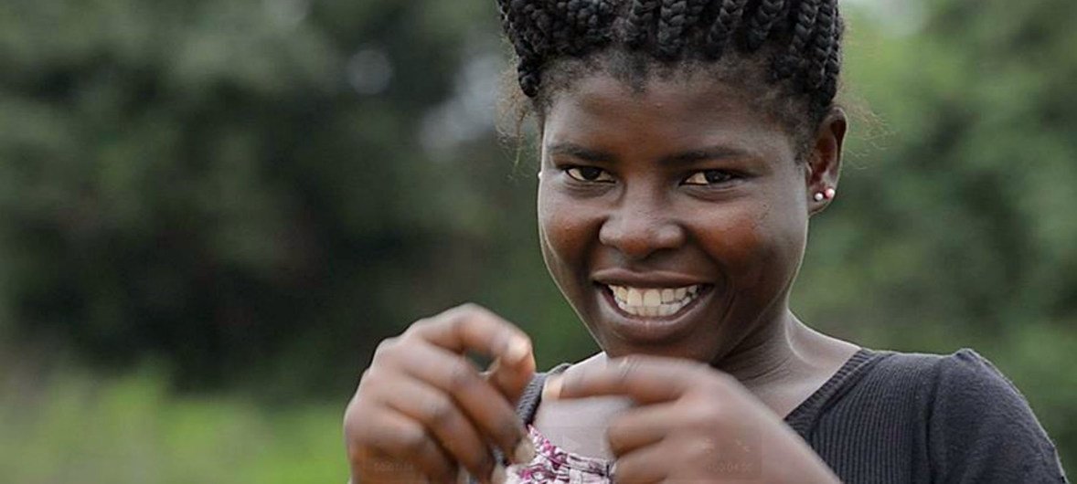 Jeune agricultrice au Mozambique, Salita croit en elle pour devenir agronome.