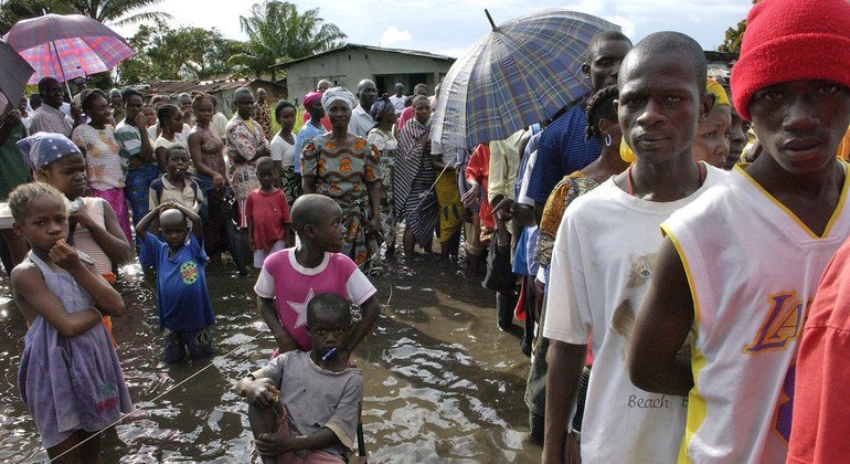 Wananchi wa Liberia mjini Doe wakiwa katika foleni ya kupiga kura ya uchaguzi mkuu wa rais nchini Liberia