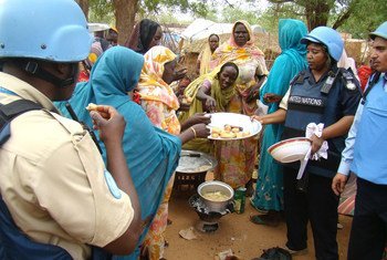 إحدى الدورات التدريبية التي تعقدها شرطة بعثة الأمم المتحدة والاتحاد الأفريقي المشتركة في دارفور (يوناميد) للنساء في دارفور