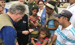 David Beasley, Directeur exécutif du PAM, rencontre des réfugiés vénézueliens en Colombie, 12 mars 2018.