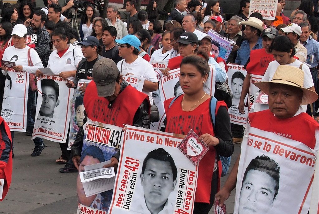 联合国人权高专办和墨西哥政府就43名学生失踪的阿约兹纳帕案签署合作 