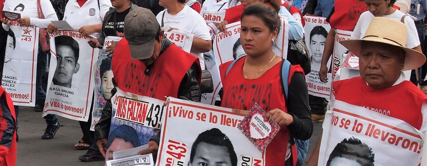 Protesto no México contra 43 estudantes desaparecidos. 