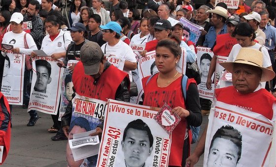 Protesto no México contra 43 estudantes desaparecidos. 