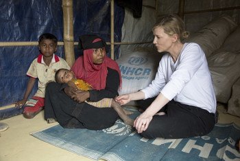 难民署亲善大使凯特·布兰切特在孟加拉国考克斯巴扎探望缅甸罗兴亚难民。