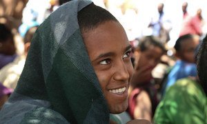 Siraden Deju, una joven etíope de dieciocho años, fue obligado por su familia a abandonar sus estudios para trabajar en el campo. 