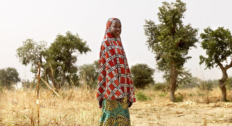 Habsatou, una joven de treces años, en la localidad de Rounga Hardo Oro, en el distrito de Maradi, Níger.