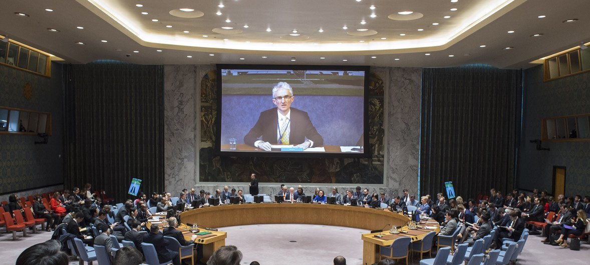 Mark Lowcock (on screen), Under-Secretary-General for Humanitarian Affairs, briefs the Security Council meeting on the situation in Syria.