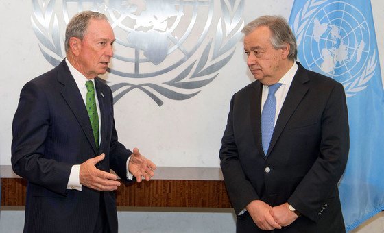 Secretário-geral, António Guterres, encontra-se na sede da ONU com Michael R. Bloomberg.