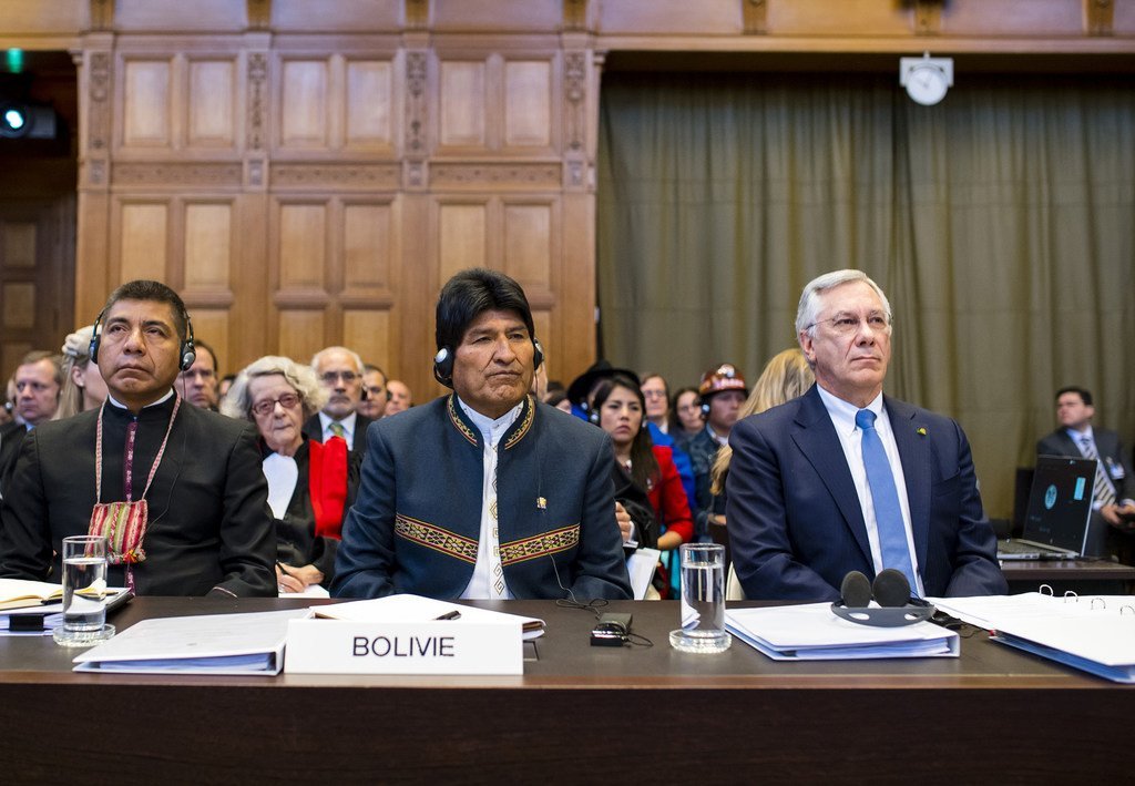 2018年3月19日，国际法院就智利与玻利维亚出海口之争一案正式开庭，玻利维亚总统莫拉莱斯（中）到场出席。