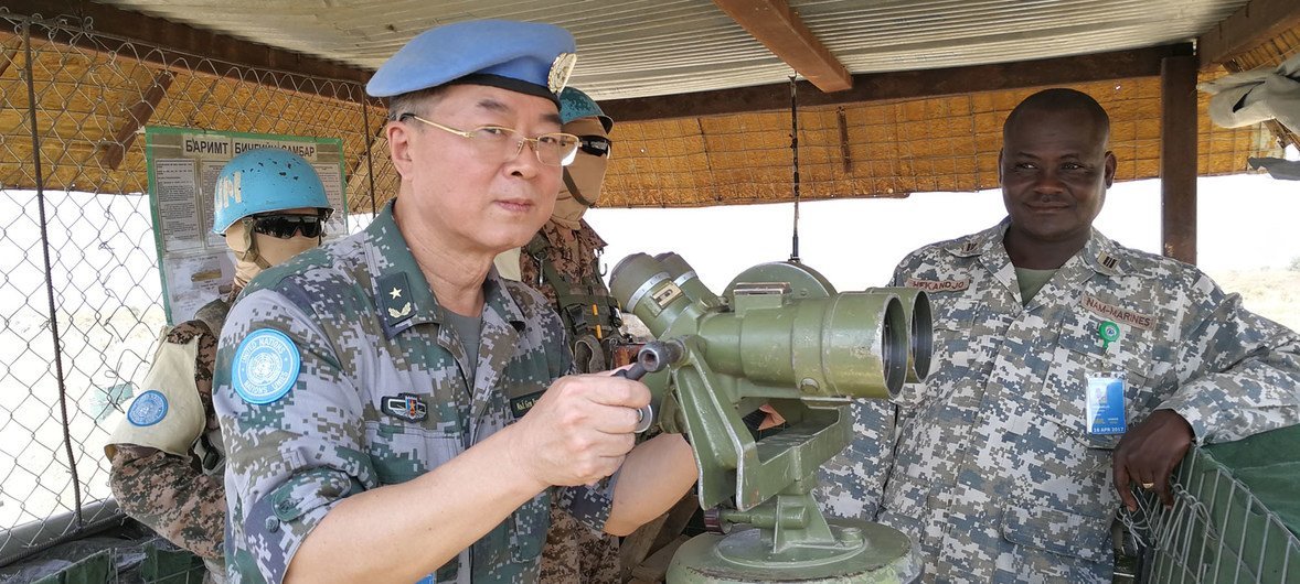 联合国南苏丹特派团代理司令杨超英少将2017年1月在本提乌视察蒙古营值守的一个哨所。