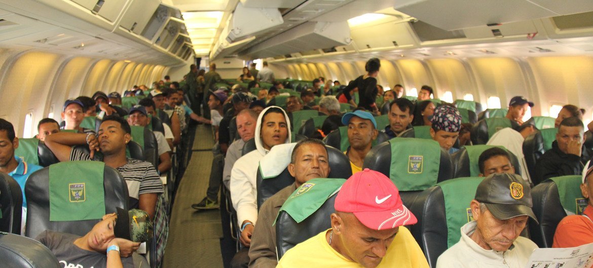 Refugiados venezolanos vuelan desde Boa Vista en el estado de Roraima, en Brasil, a otros estados. 