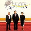 联合国秘书长古特雷斯出席博鳌亚洲论坛，与中国国家主席习近平与夫人彭丽媛合影，称赞中国提出的“一带一路”倡议，以及中国在可持续发展及应对气候变化方面所做的努力。