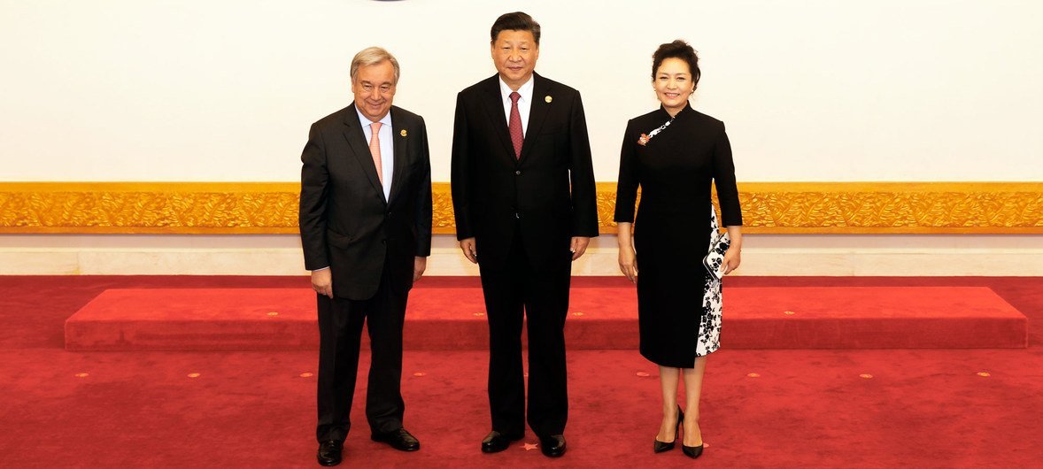 António Guterres com o presidente da China, Xi Jinping, e a sua esposa, Peng Liyuan, no Fórum Boao. 