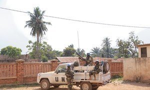 Des Casques bleus de la Mission des Nations Unies en République centrafricaine (MINUSCA) en patrouille à Bangui (archives)