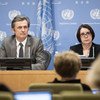 Catherine Marchi-Uhel (droite), la cheffe du Mécanisme d’enquête international, impartial et indépendant sur les crimes commis en Syrie, lors d'une conférence de presse à l'ONU. Mme Marchi-Uhel a plaidé mercredi pour une coopération et un appui financier 