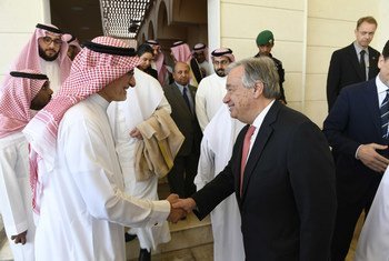 António Guterres visita o Centro Humanitário Rei Salman em Rida, na Arábia Saudita. 