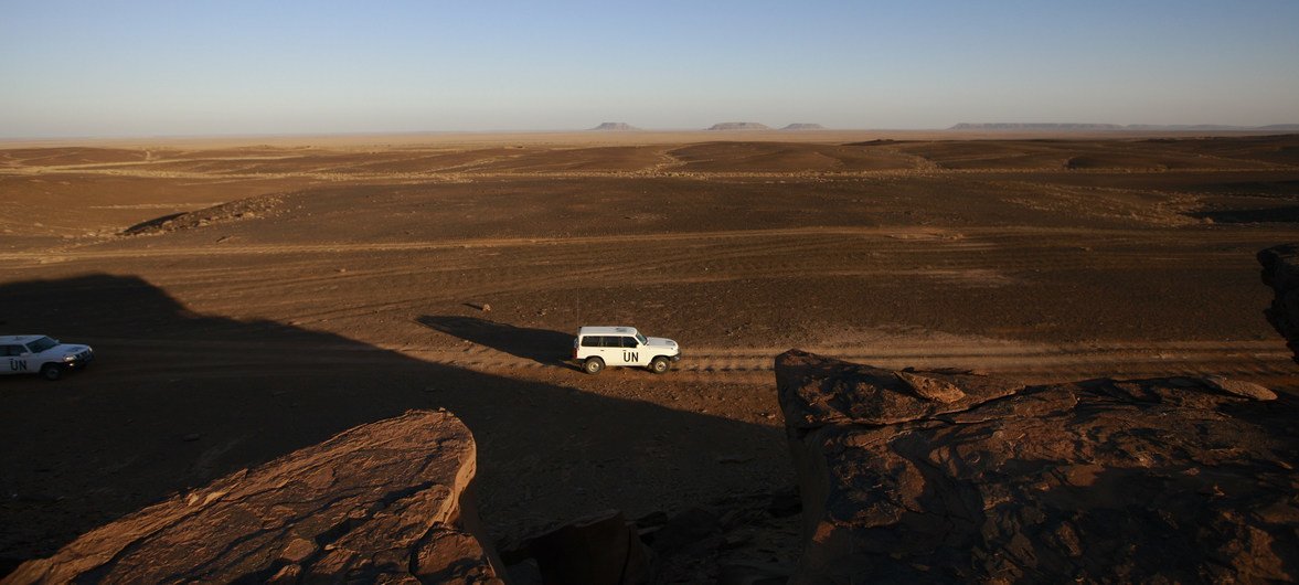 A MINURSO ceasefire monitoring team drives through the Smara region in Western Sahara.