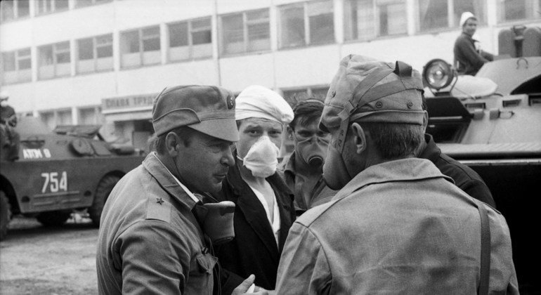 After the accident at the Chernobyl Nuclear Power Plant, thousands of Soviet soldiers assist with the cleanup. Repair crews made up of chemical defence troops mobilize for work throughout the 30 kilometre zone around the plant, including highly contaminated areas near the damaged reactor. (May 1986)