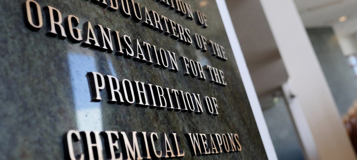 Una placa conmemorando la apertura de la sede de la Organización para la Prohibición de las Armas Químicas (Archivo).