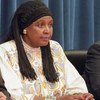 南非反种族隔离政策的领袖人物温妮·曼德拉1996年在联合国总部举行记者会。